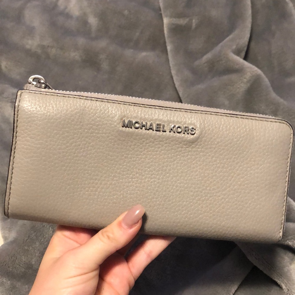 Michael kors wallet